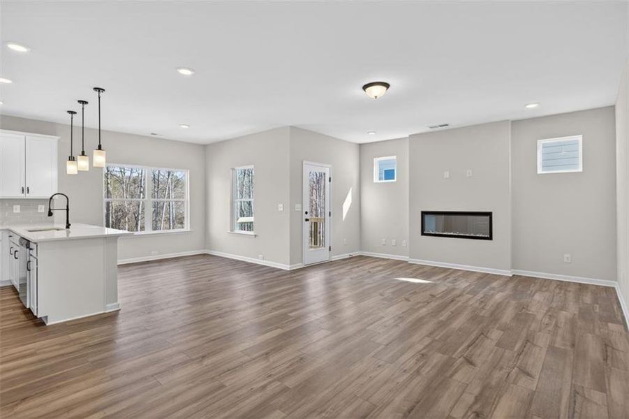 Spacious, unfurnished interior of a new home in Sanders Park, Austell (Image 31).