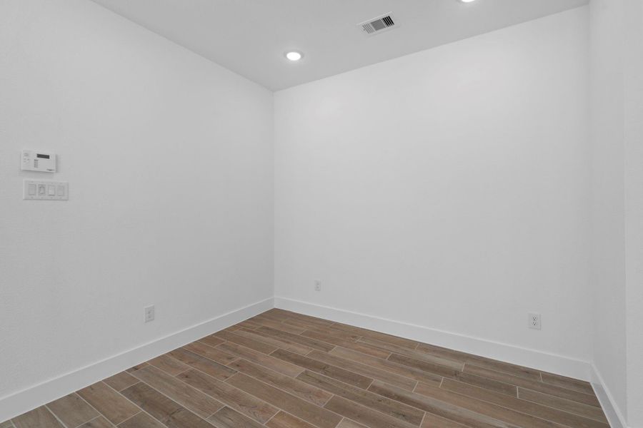 Spacious, unfurnished interior of a new home in Meridiana, Iowa Colony (Image 13). Spacious, unfurnished interior of a new home in Meridiana, Iowa Colony (Image 13).