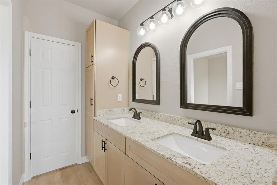 Furnished interior view inside a new home in , Killeen (Image 10).