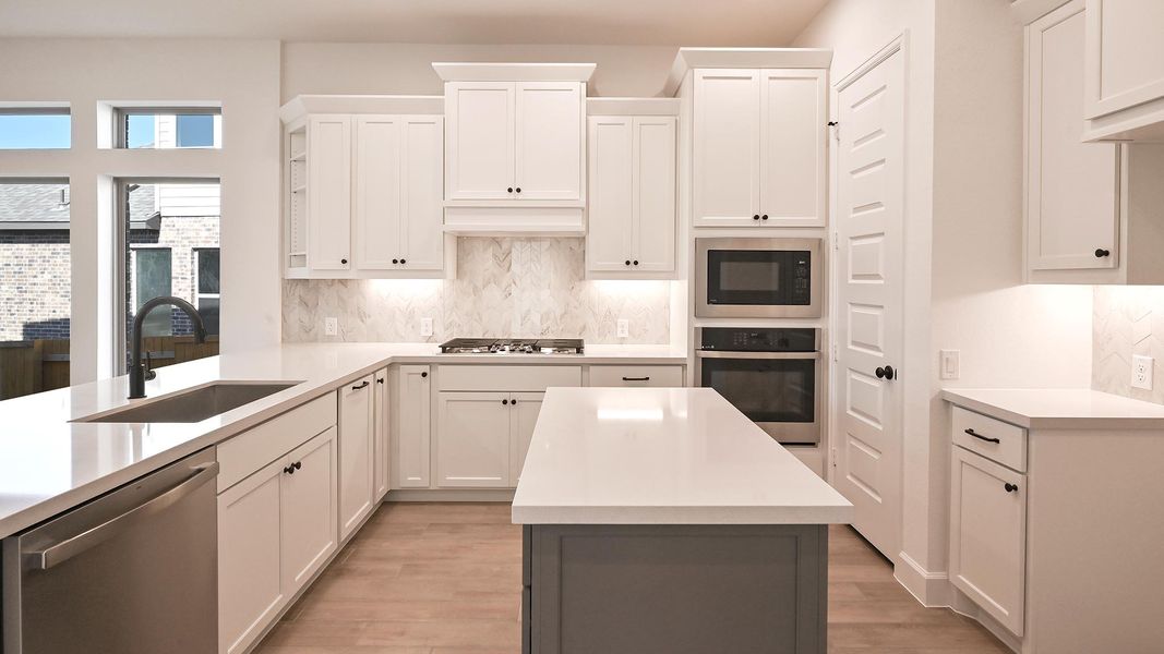 Furnished interior view inside a new home in 6 Creeks 50', Kyle (Image 10).