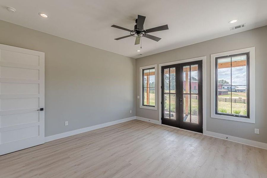Spacious, unfurnished interior of a new home in , Bremen (Image 35). Spacious, unfurnished interior of a new home in , Bremen (Image 35).
