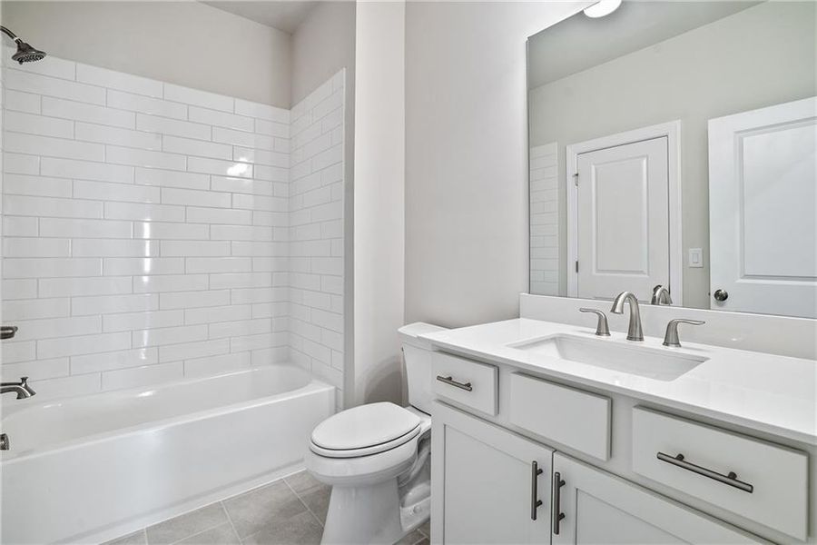 Furnished interior view inside a new home in Aberdeen, Hoschton (Image 11).