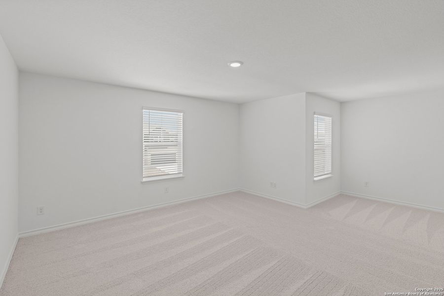 Spacious, unfurnished interior of a new home in , San Antonio (Image 16).