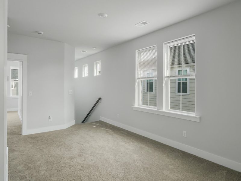 Spacious, unfurnished interior of a new home in Carnes Crossroads, Summerville (Image 28).