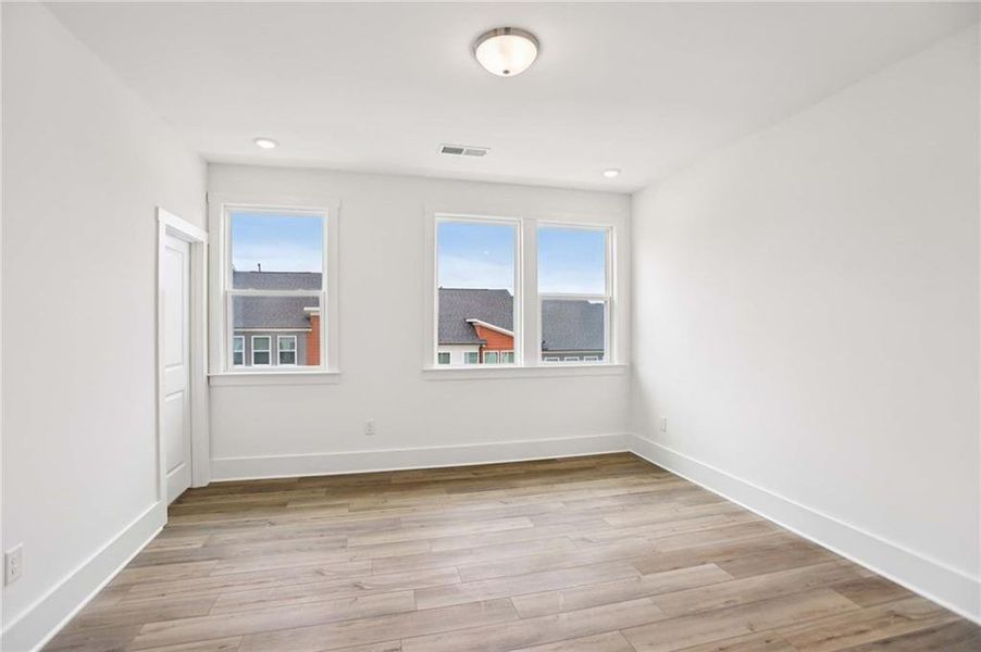 Spacious, unfurnished interior of a new home in Park Vue, Atlanta (Image 21).