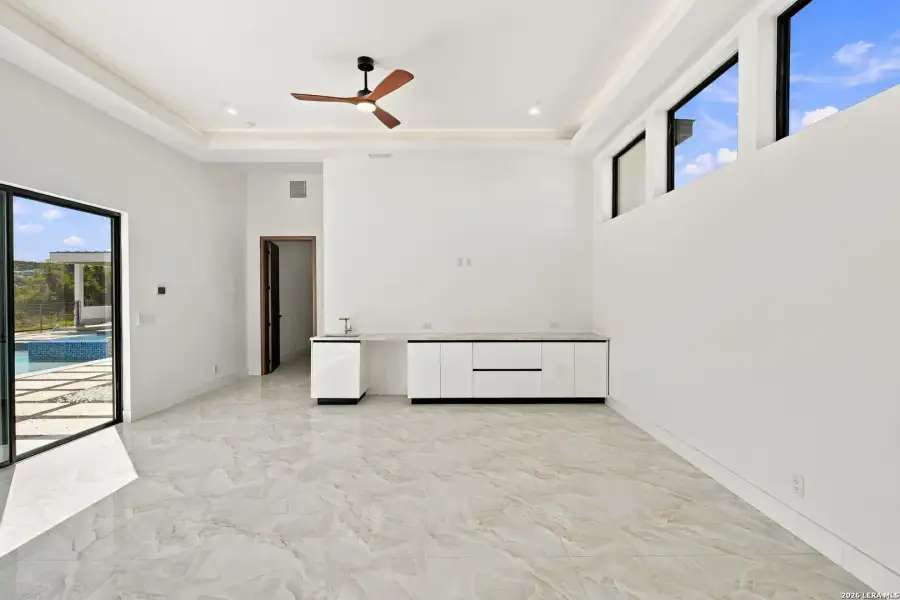 Spacious, unfurnished interior of a new home in , San Antonio (Image 102).
