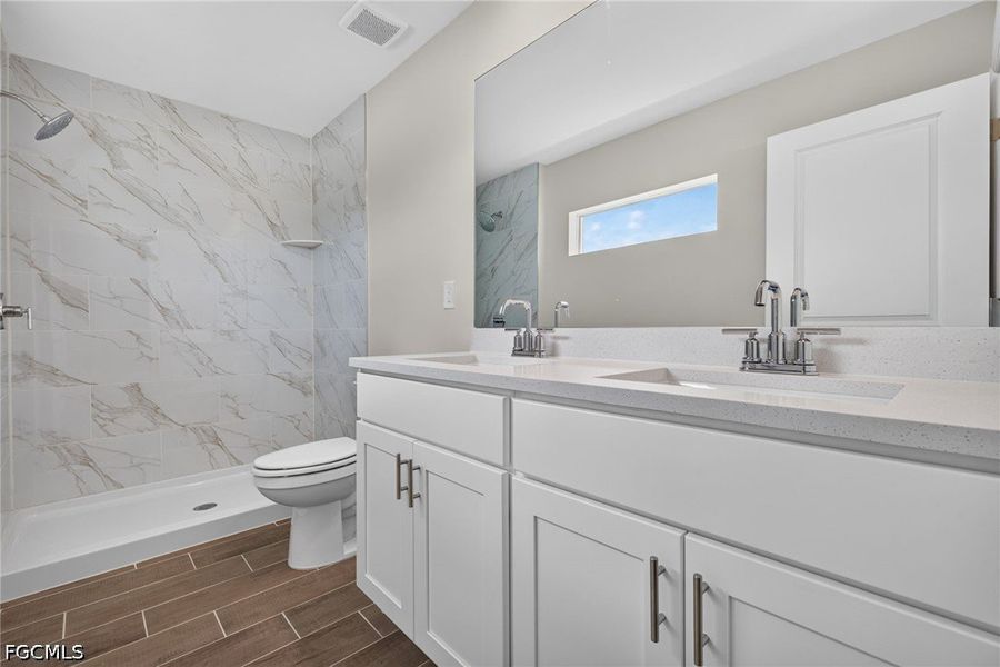 Furnished interior view inside a new home in Cape Coral, Cape Coral (Image 12).