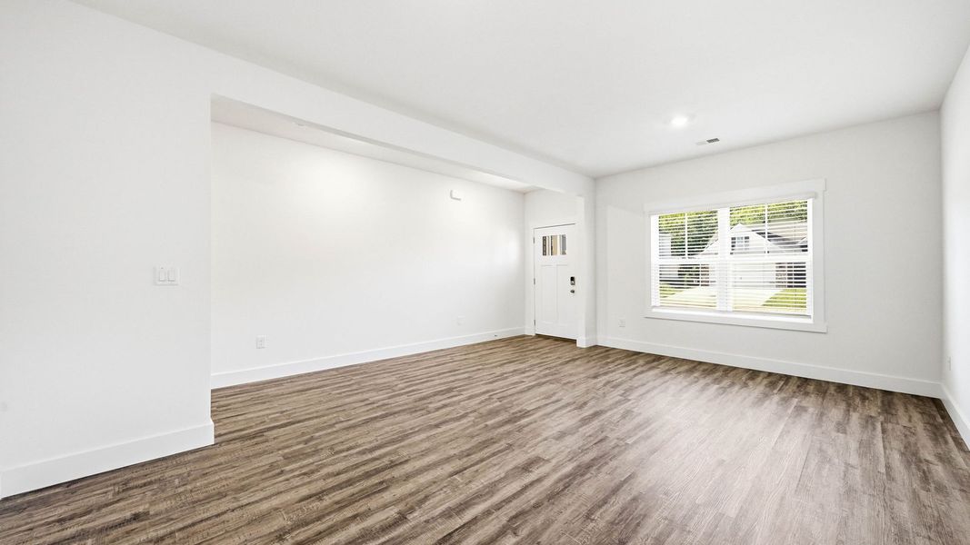 Spacious, unfurnished interior of a new home in Fieldcrest Acres, Blountville (Image 15).