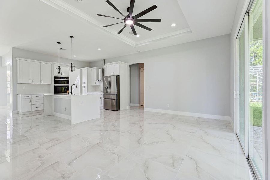 5DM40241_2_3_4_5Interior01