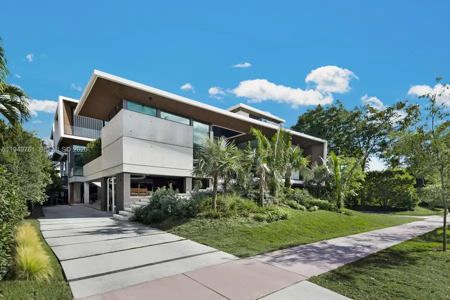 Community amenities in , Miami Beach (Image 56).