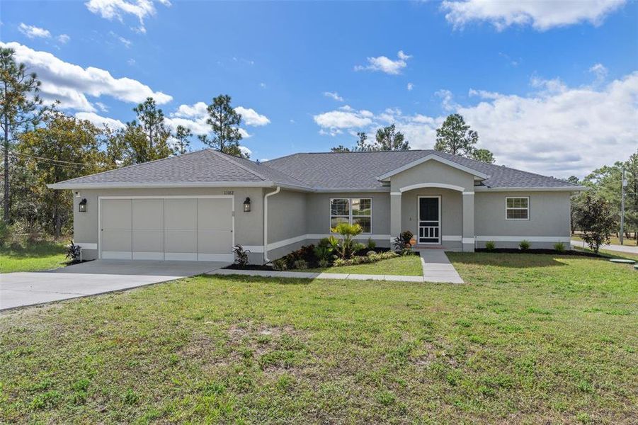 Exterior details and patio area of a home in , Weeki Wachee (Image 23).