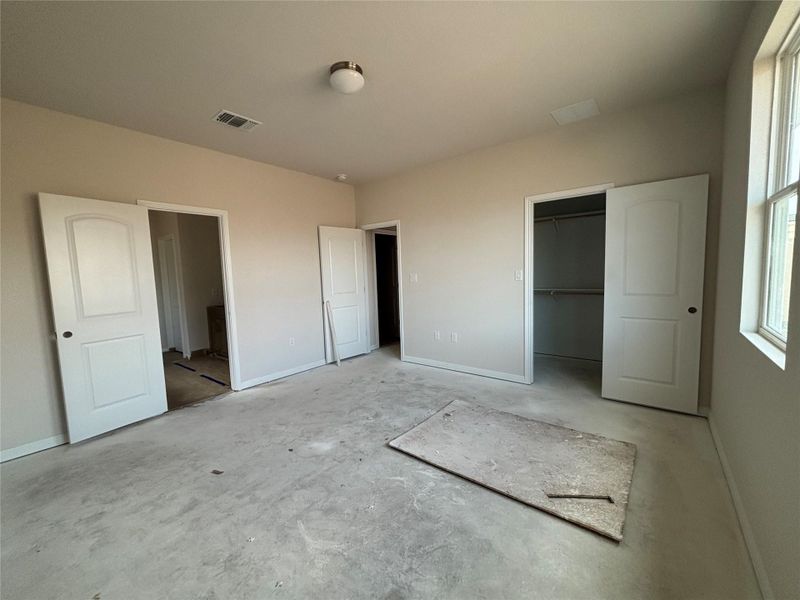 Spacious, unfurnished interior of a new home in Covered Bridge, Hutto (Image 13). Spacious, unfurnished interior of a new home in Covered Bridge, Hutto (Image 13).