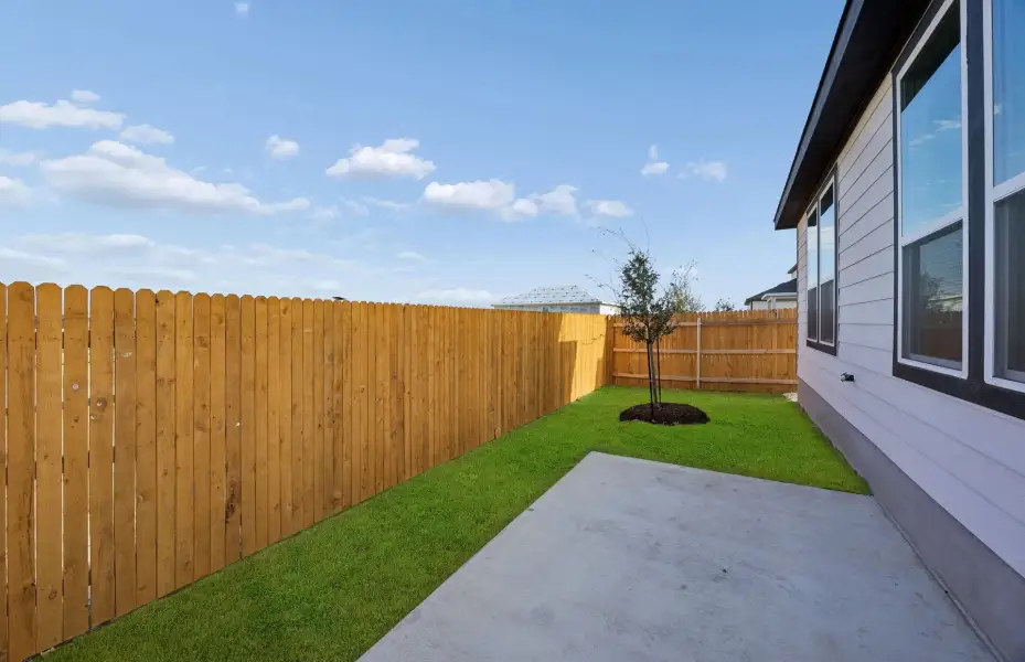 Exterior details and patio area of a home in Cameron Place, Austin (Image 22).