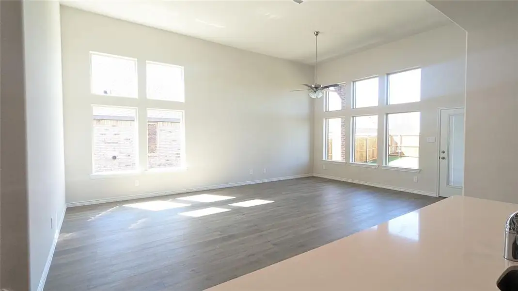 Spacious, unfurnished interior of a new home in Trailstone, Caddo Mills (Image 7).