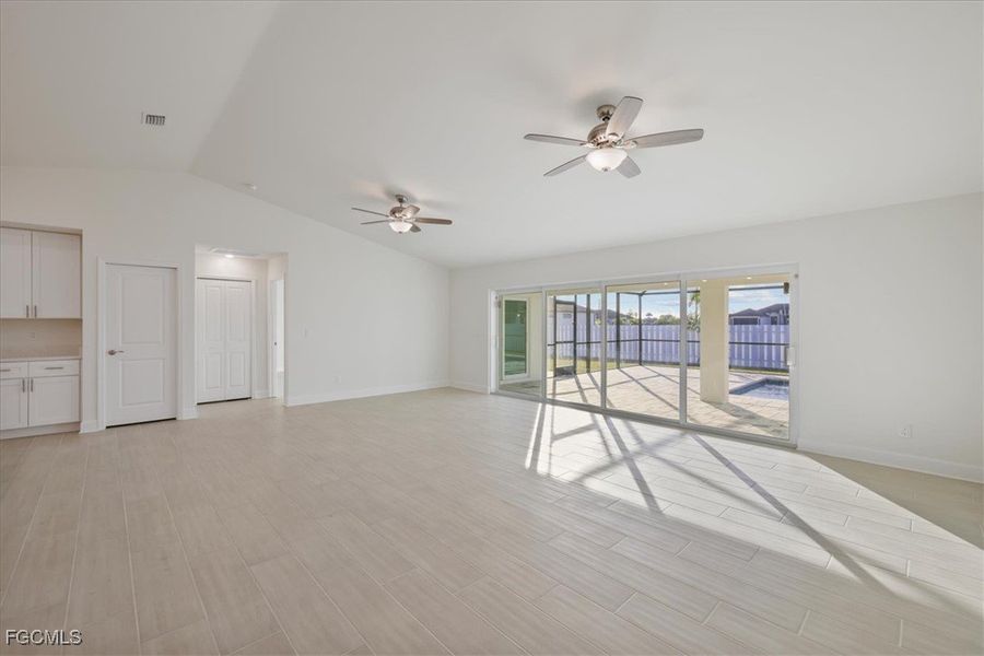 Spacious, unfurnished interior of a new home in Cape Coral, Cape Coral (Image 11).