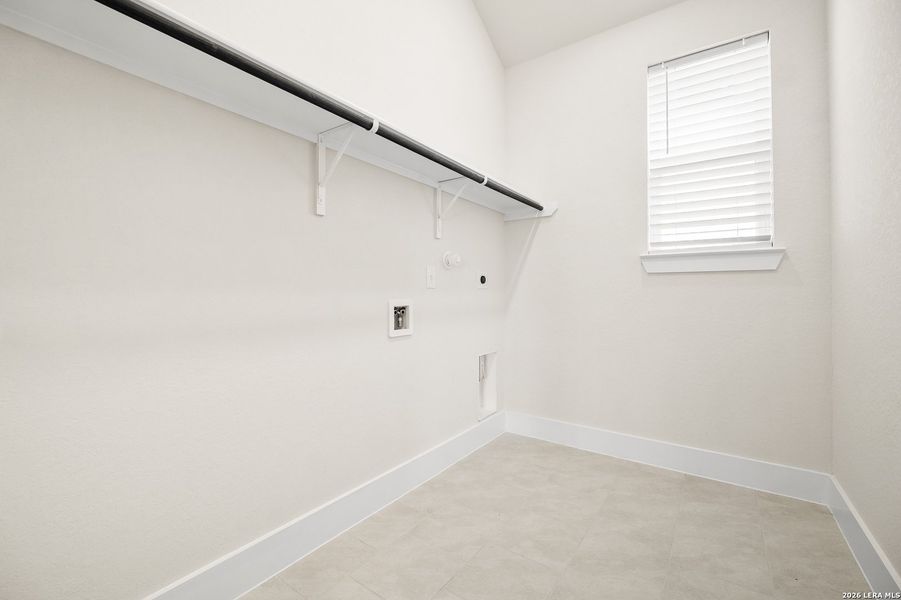 Spacious, unfurnished interior of a new home in Westridge, San Antonio (Image 24).