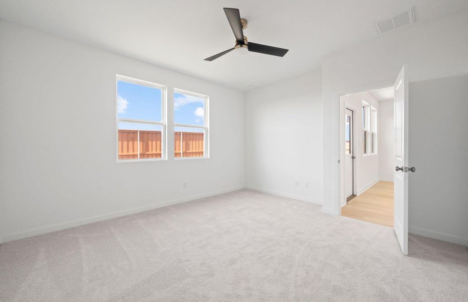 Spacious, unfurnished interior of a new home in Sunfield, Buda (Image 7).