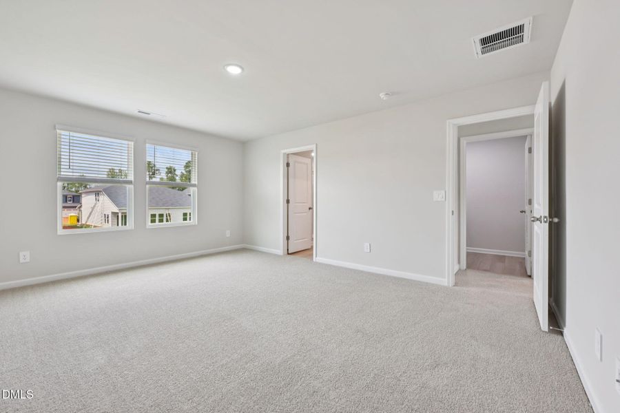 31-web-or-mls-Oak Manor - Raleigh - 716