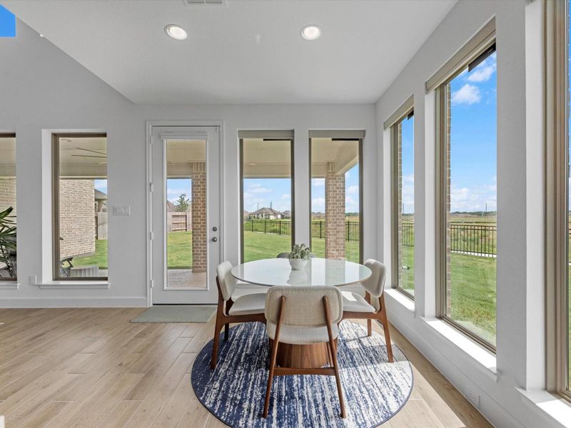Furnished interior view inside a new home in Valencia, Manvel (Image 9).