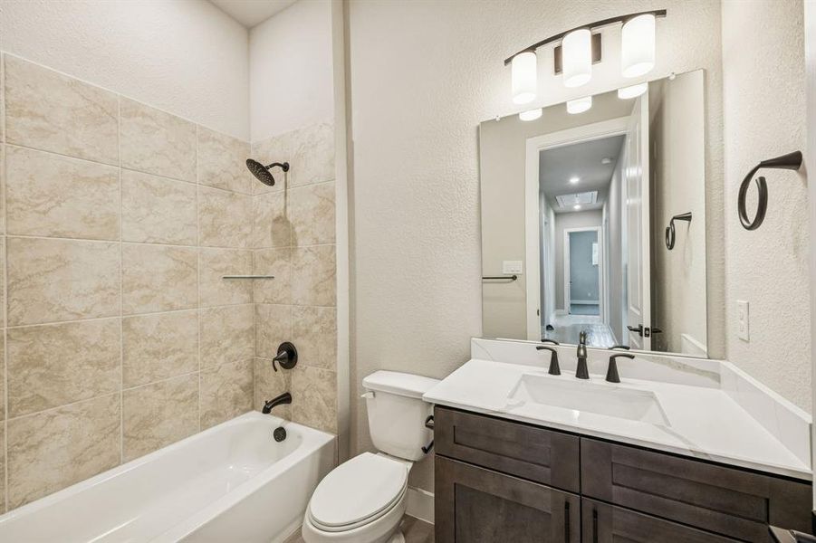 Furnished interior view inside a new home in , Waxahachie (Image 9). Furnished interior view inside a new home in , Waxahachie (Image 9).