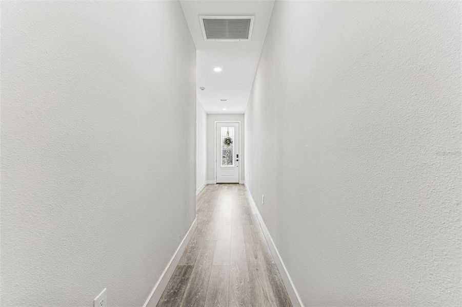 Spacious, unfurnished interior of a new home in , Tampa (Image 25).