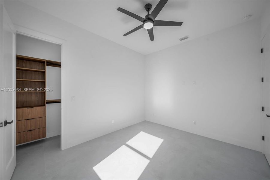 Spacious, unfurnished interior of a new home in , Cape Coral (Image 54).