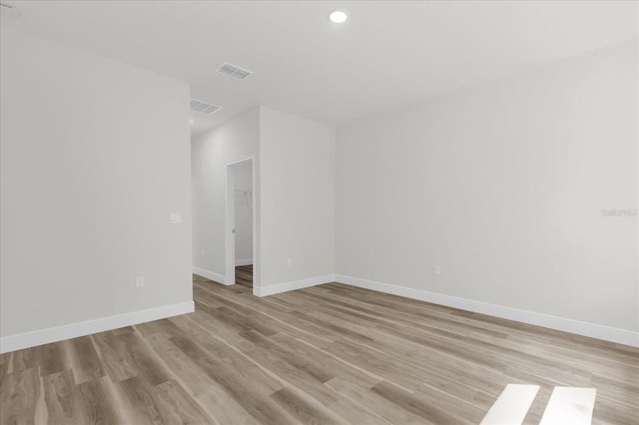 Spacious, unfurnished interior of a new home in , Citrus Springs (Image 25).