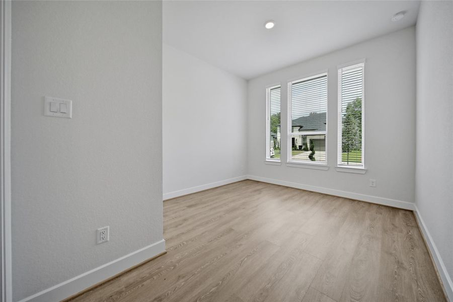 Spacious, unfurnished interior of a new home in , Tomball (Image 34). Spacious, unfurnished interior of a new home in , Tomball (Image 34).