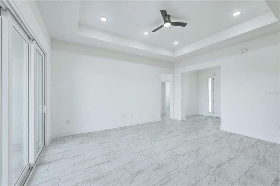 Spacious, unfurnished interior of a new home in , Placida (Image 18).