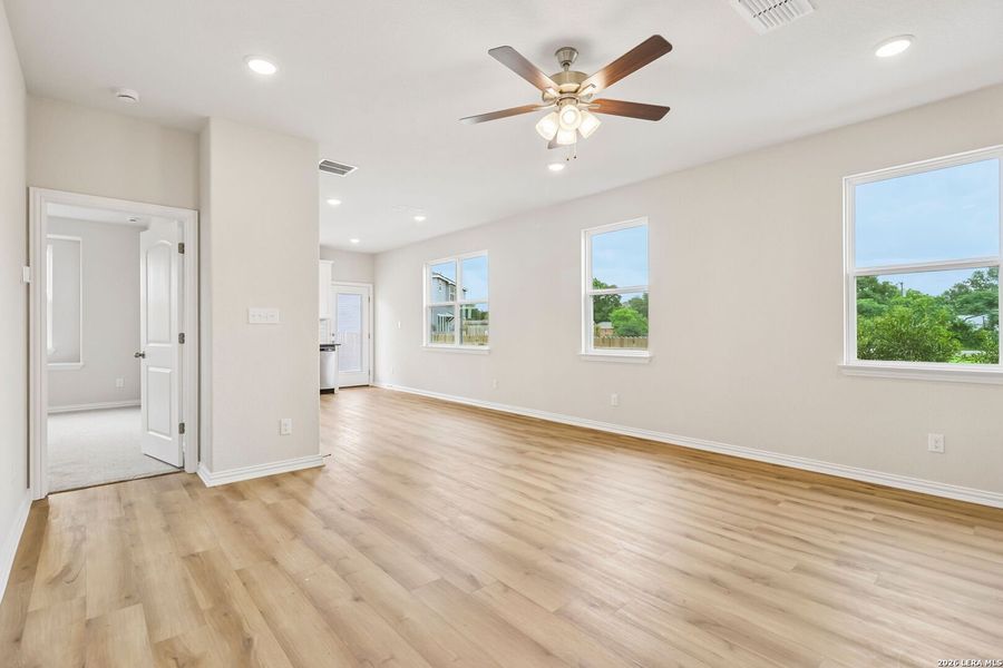 Spacious, unfurnished interior of a new home in Casinas at Gruene, New Braunfels (Image 9).