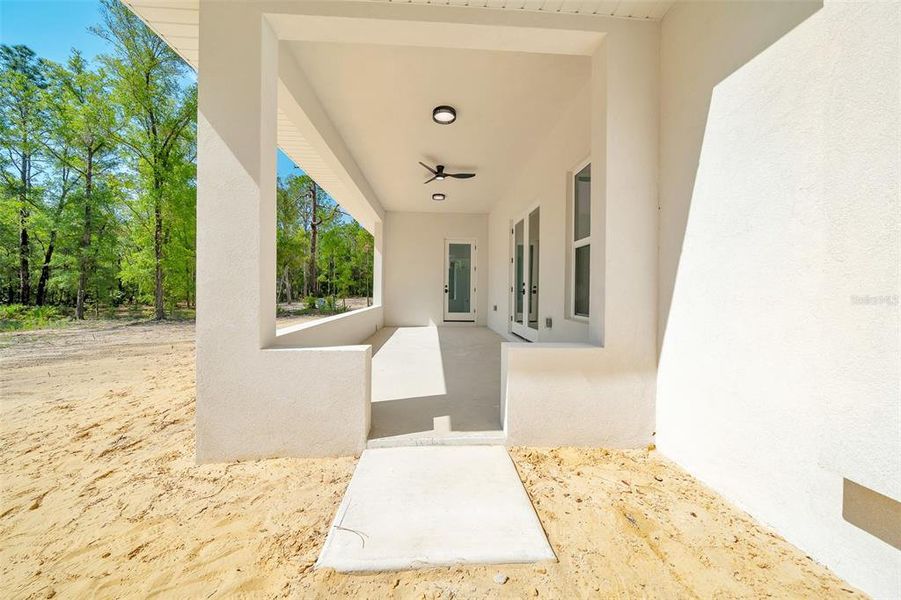 FLORIDA ROOM/BACK SEMI ENCLOSED PATIO