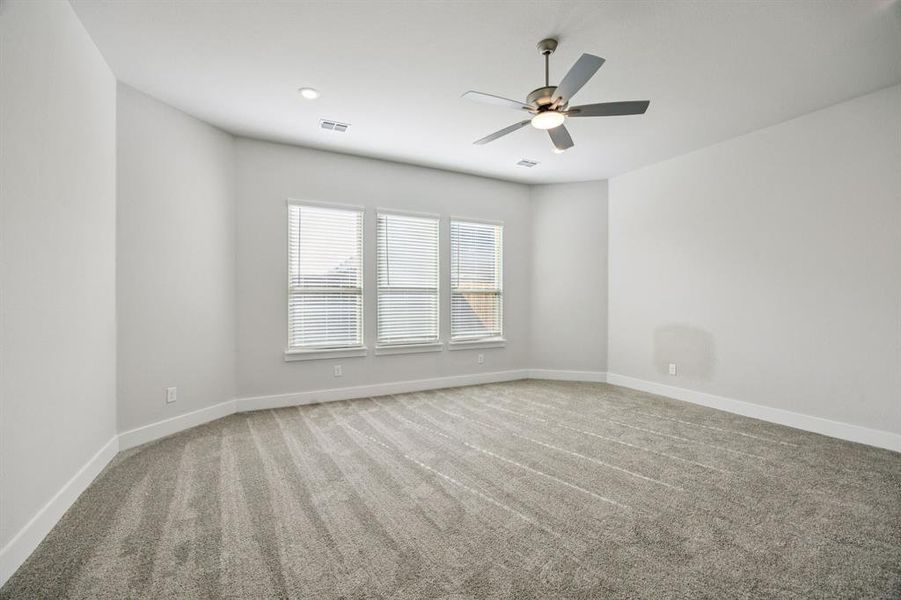 Spacious, unfurnished interior of a new home in Dove Hollow, Waxahachie (Image 17). Spacious, unfurnished interior of a new home in Dove Hollow, Waxahachie (Image 17).