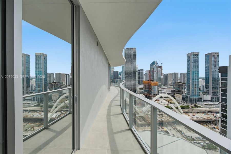 Condo located in Miami, FL showcasing its design and architecture (Image 37).