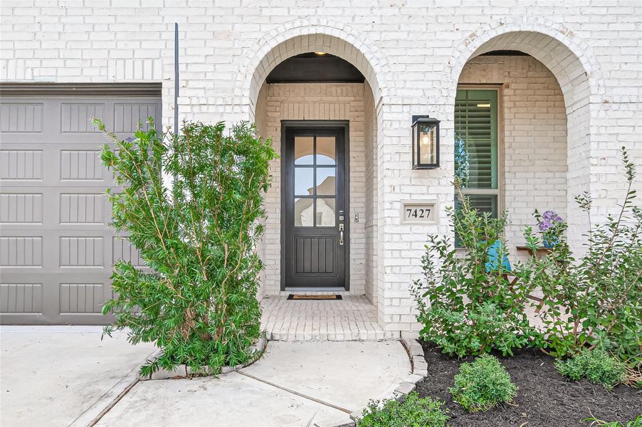 Exterior details and patio area of a home in , Katy (Image 3).
