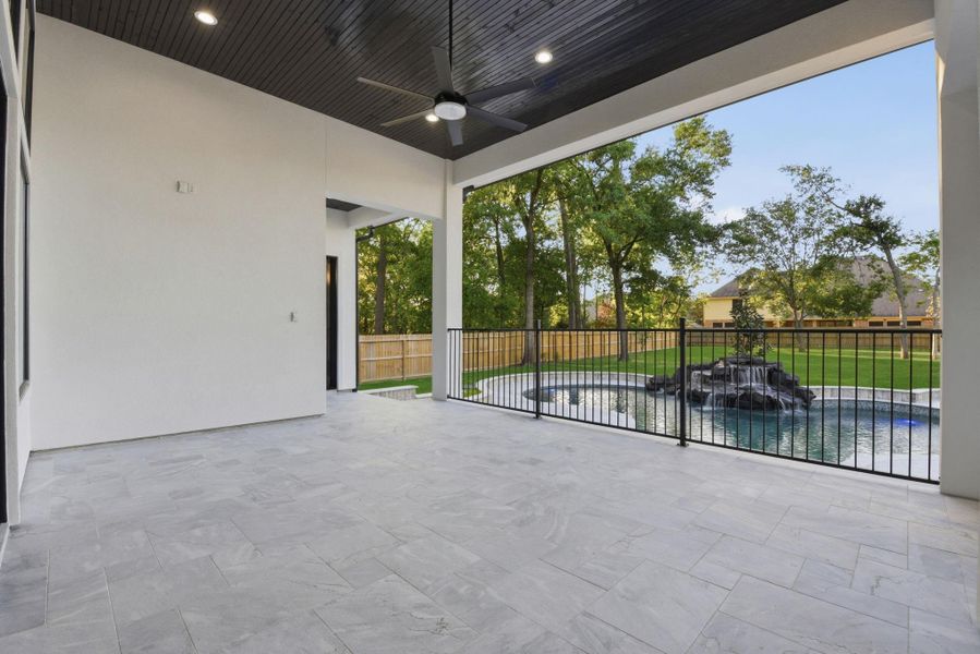 Lot's of room on this covered patio