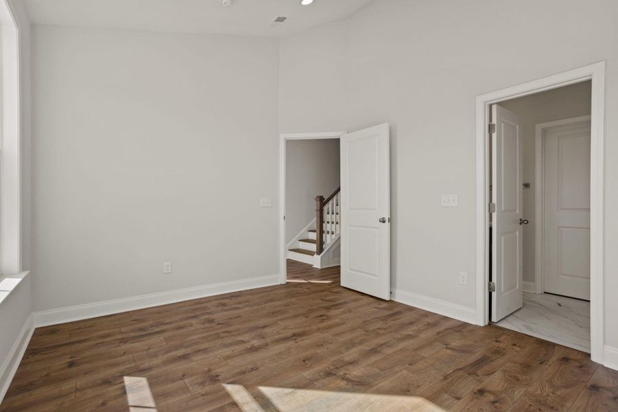 Spacious, unfurnished interior of a new home in , Greenwood (Image 15).