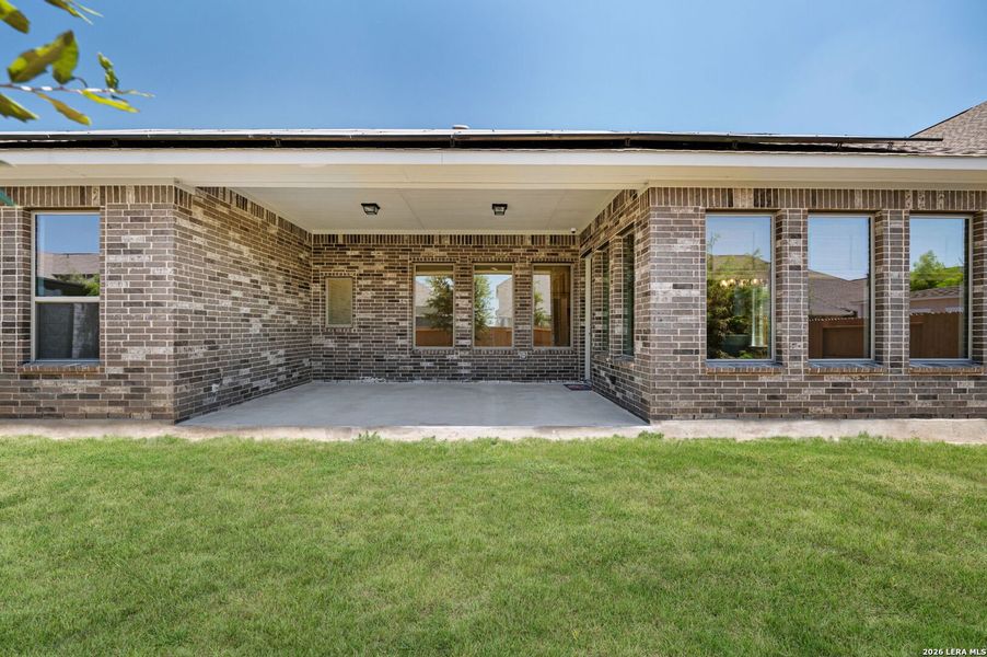 Exterior details and patio area of a home in Stillwater Ranch, San Antonio (Image 20).