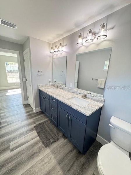 Furnished interior view inside a new home in , Ocklawaha (Image 5).