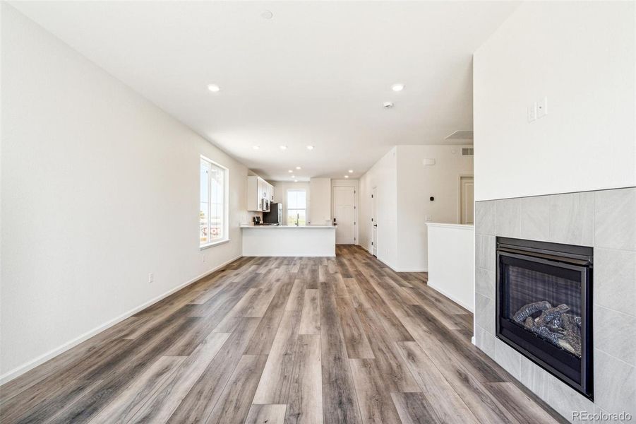 Spacious, unfurnished interior of a new home in Legato, Commerce City (Image 27).