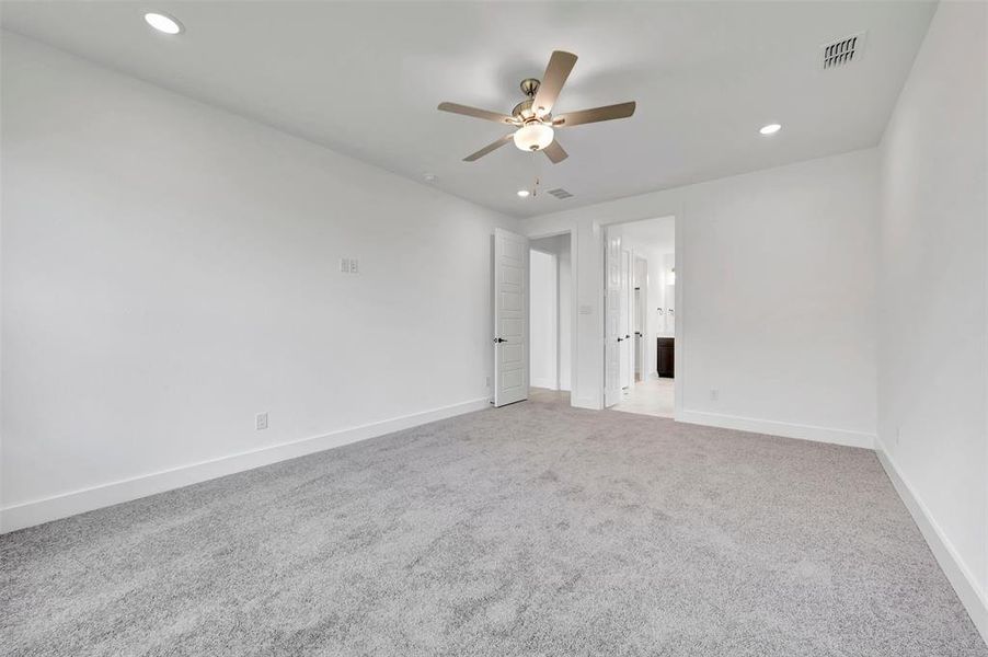 Spacious, unfurnished interior of a new home in Lily Creek at Sutton Fields, Aubrey (Image 18). Spacious, unfurnished interior of a new home in Lily Creek at Sutton Fields, Aubrey (Image 18).