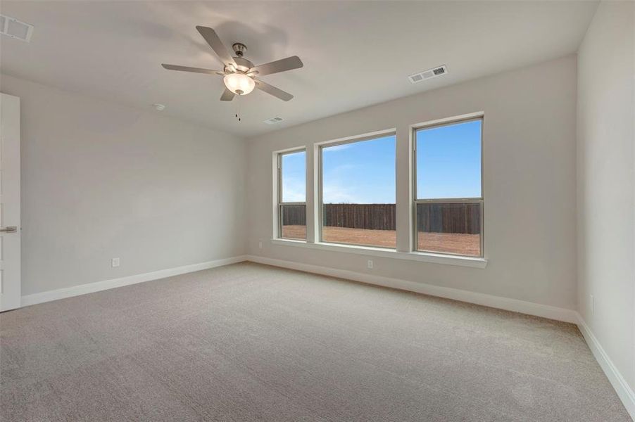 Spacious, unfurnished interior of a new home in Myrtle Creek, Waxahachie (Image 25). Spacious, unfurnished interior of a new home in Myrtle Creek, Waxahachie (Image 25).