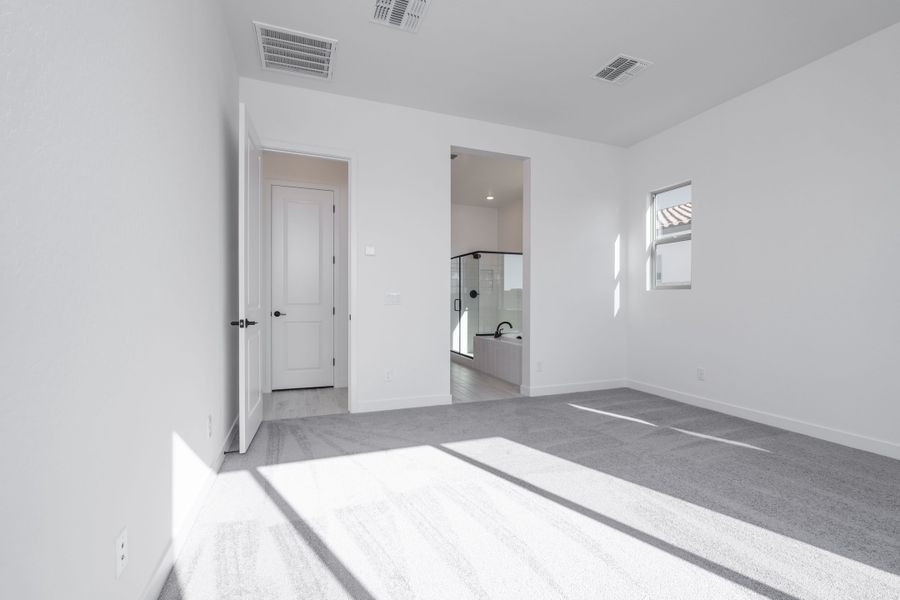 Spacious, unfurnished interior of a new home in Soleo, San Tan Valley (Image 11).
