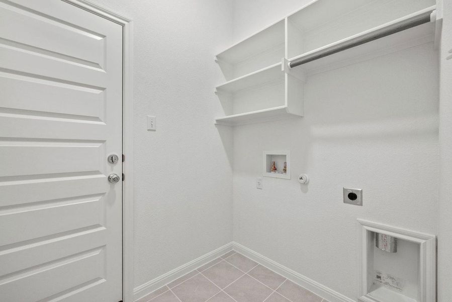 Spacious, unfurnished interior of a new home in Trinity Ranch, Elgin (Image 18).