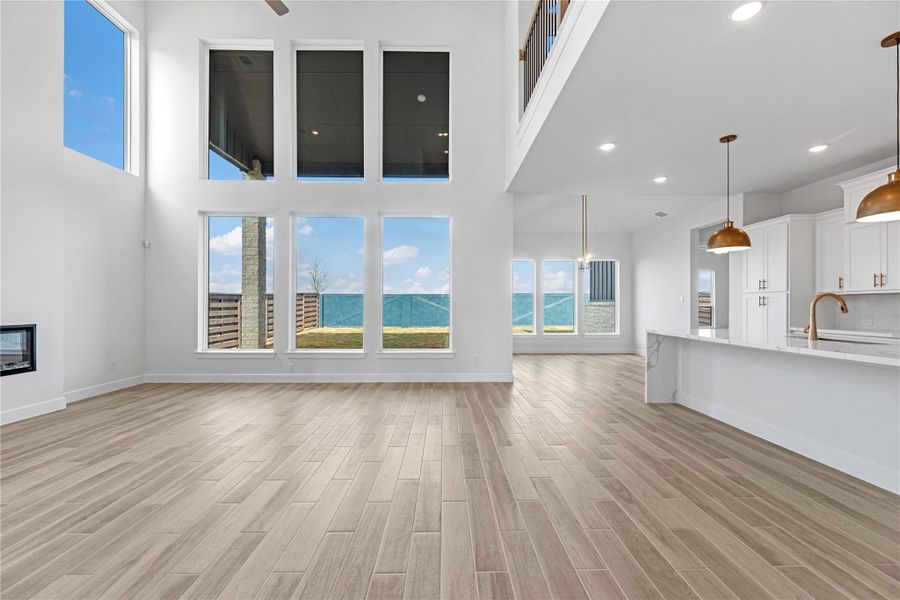 Representative image. Features, selections and colors may vary.