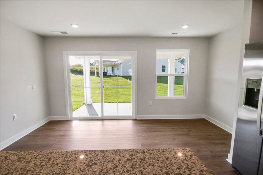 Spacious, unfurnished interior of a new home in Garrison Farms, Seneca (Image 9).