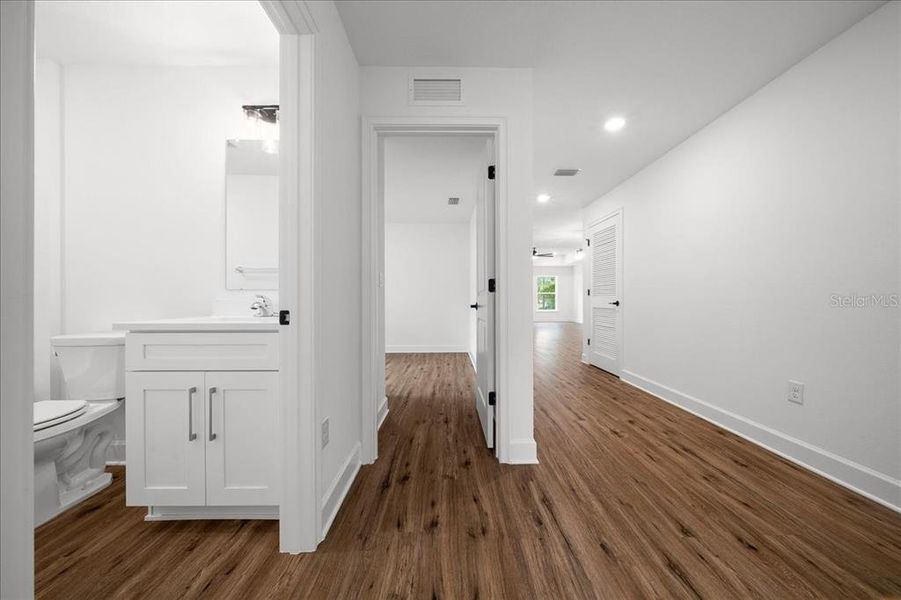 Spacious, unfurnished interior of a new home in , Weeki Wachee (Image 46).