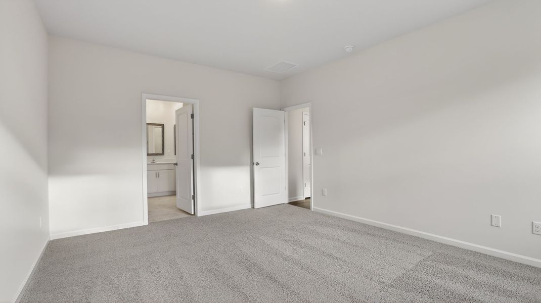 Spacious, unfurnished interior of a new home in Hunters Ridge, Woodruff (Image 31).