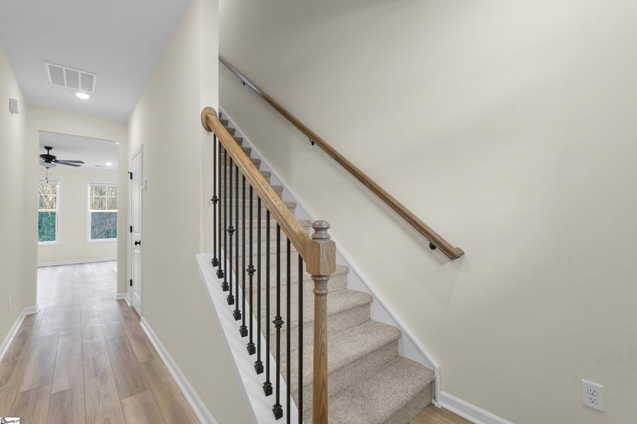 Spacious, unfurnished interior of a new home in Sedona, Greenville (Image 12).