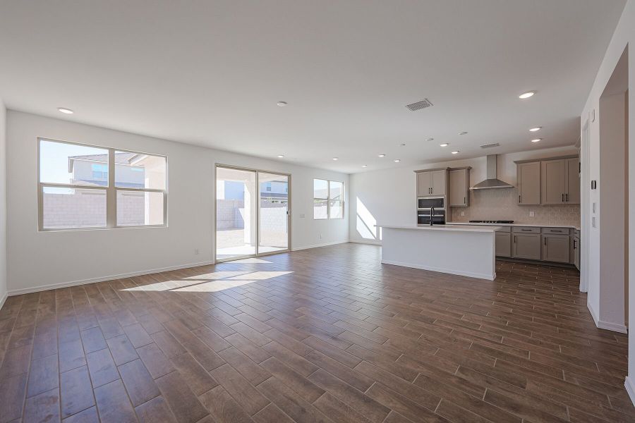 Spacious, unfurnished interior of a new home in Pinnacle at San Tan Heights, San Tan Valley (Image 11).