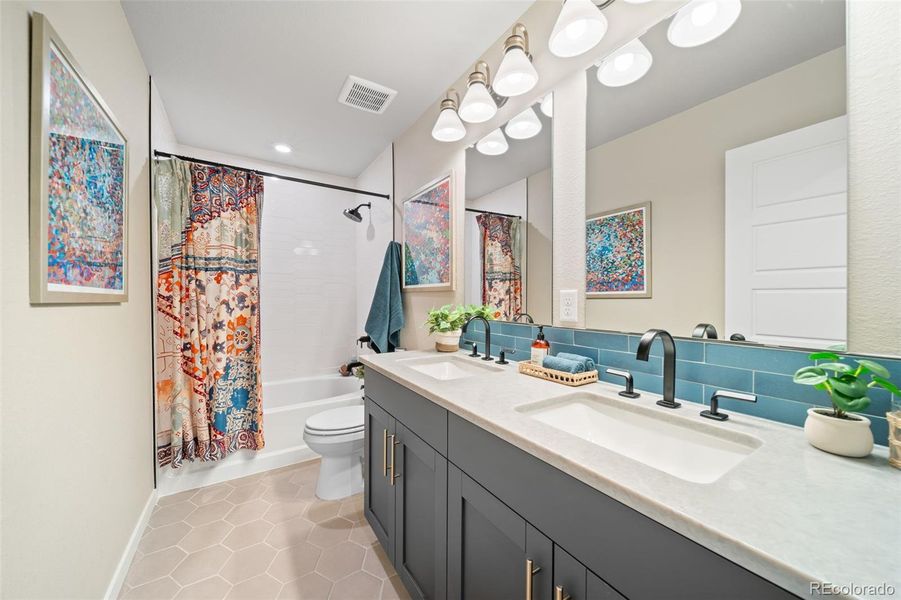 Furnished interior view inside a new home in , Aurora (Image 34).